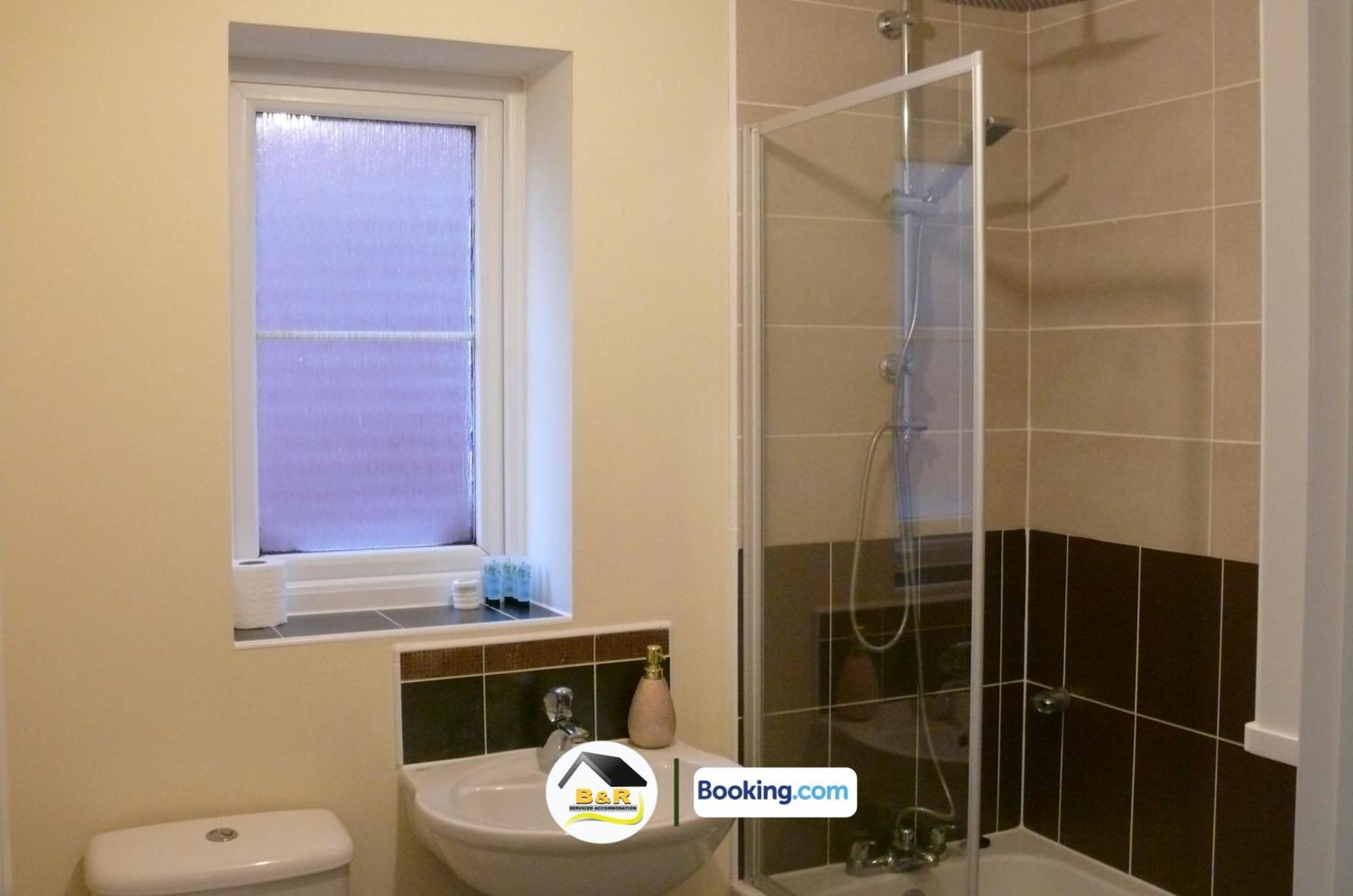 3 Bedroom House By B And R Serviced Accommodation Amesbury With Super Fast Wi-Fi 145Mbps Eksteriør bilde