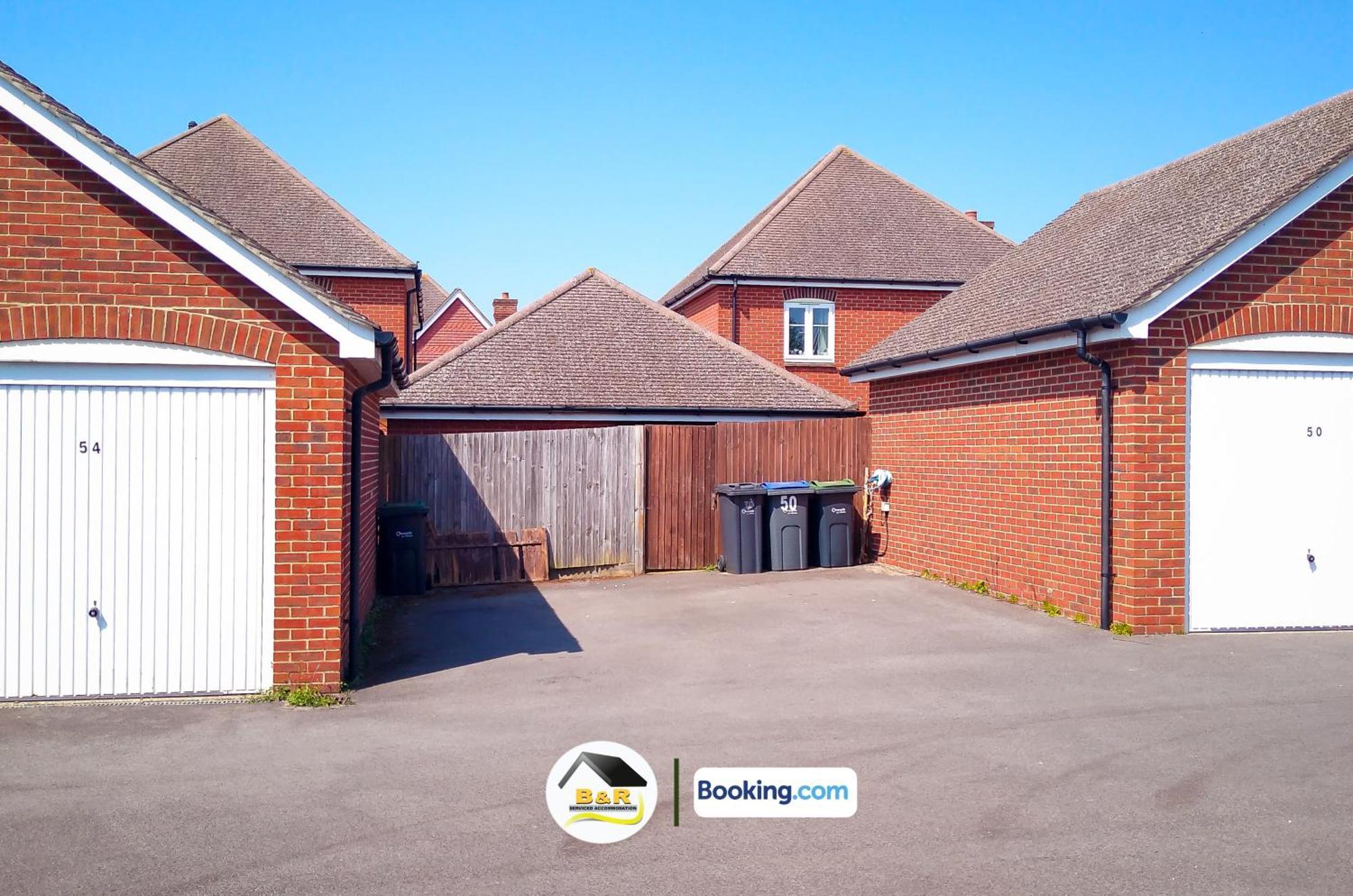 3 Bedroom House By B And R Serviced Accommodation Amesbury With Super Fast Wi-Fi 145Mbps Eksteriør bilde