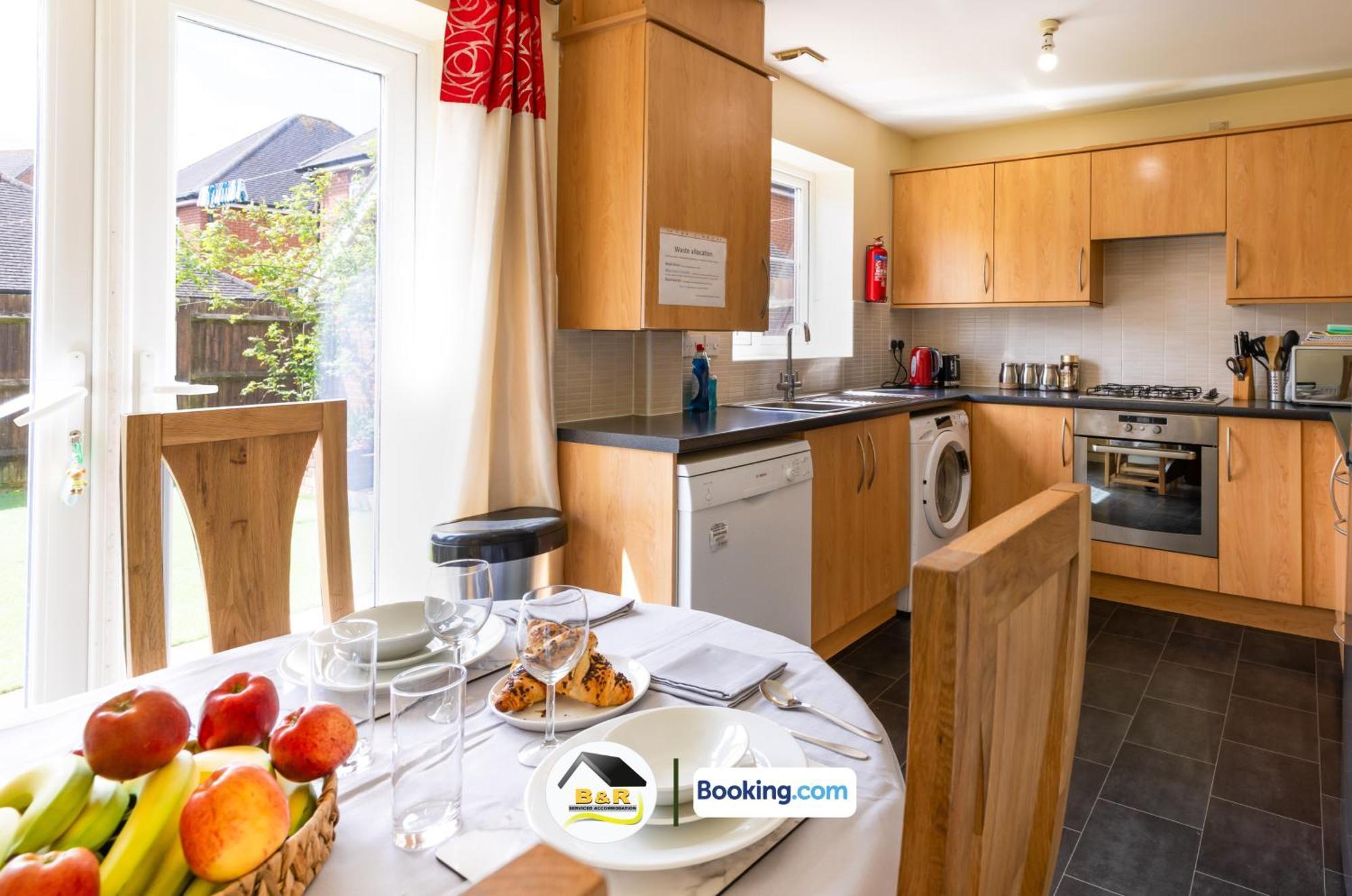 3 Bedroom House By B And R Serviced Accommodation Amesbury With Super Fast Wi-Fi 145Mbps Eksteriør bilde
