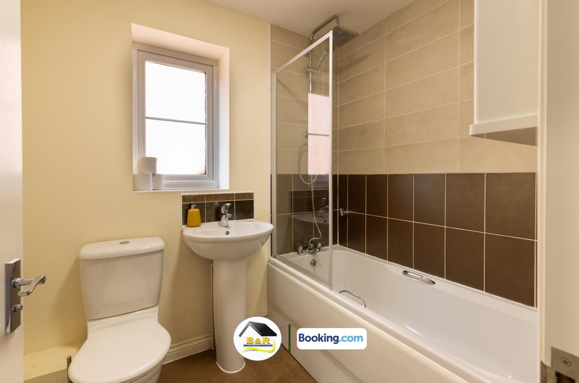 3 Bedroom House By B And R Serviced Accommodation Amesbury With Super Fast Wi-Fi 145Mbps Eksteriør bilde